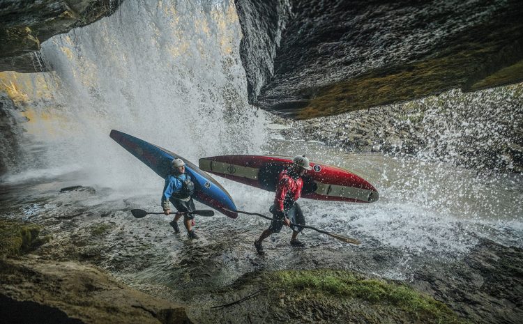  BREAKING THE MOLD: THE RESURGENCE OF COMPOSITE BOATS